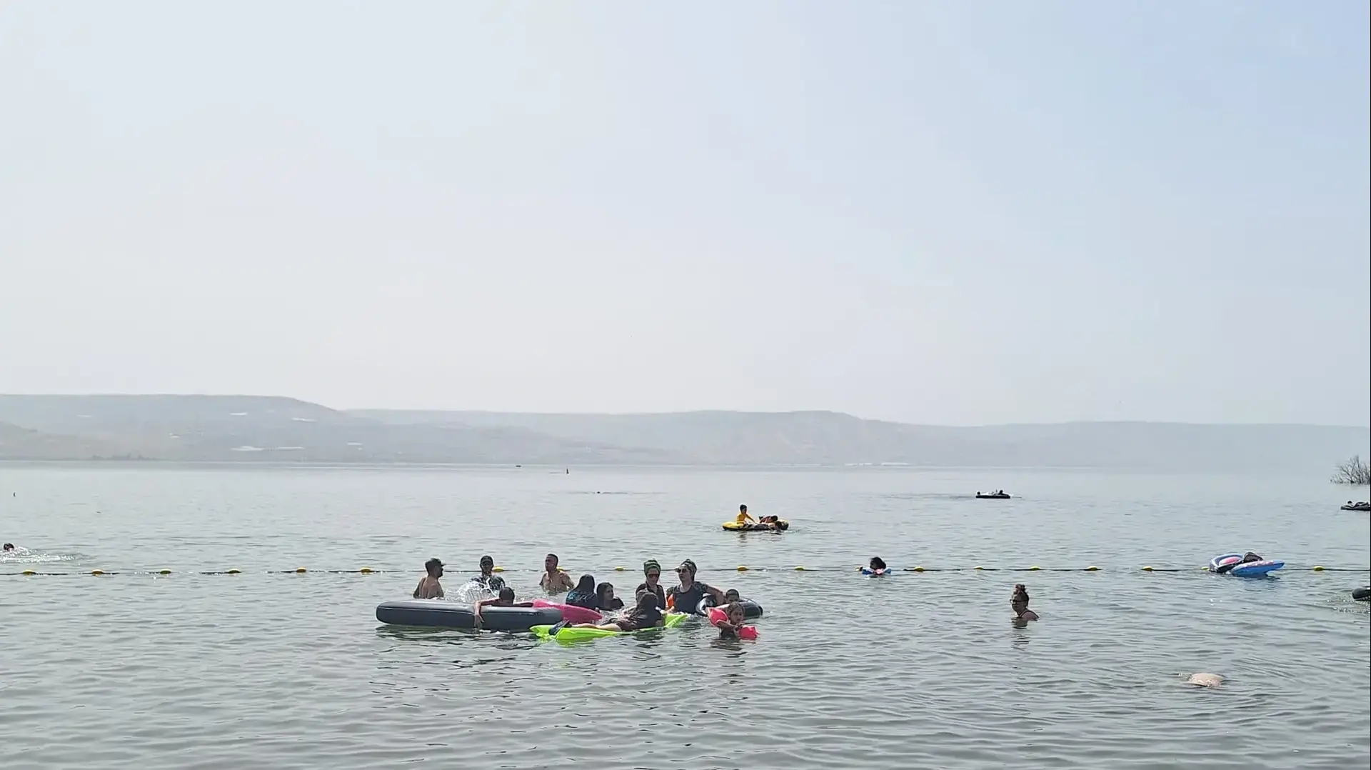 המטיילים מציפים את הכנרת בחול המועד, 25 באפריל 2024 המטיילים מציפים את הכנרת בחול המועד, 25 באפריל 2024