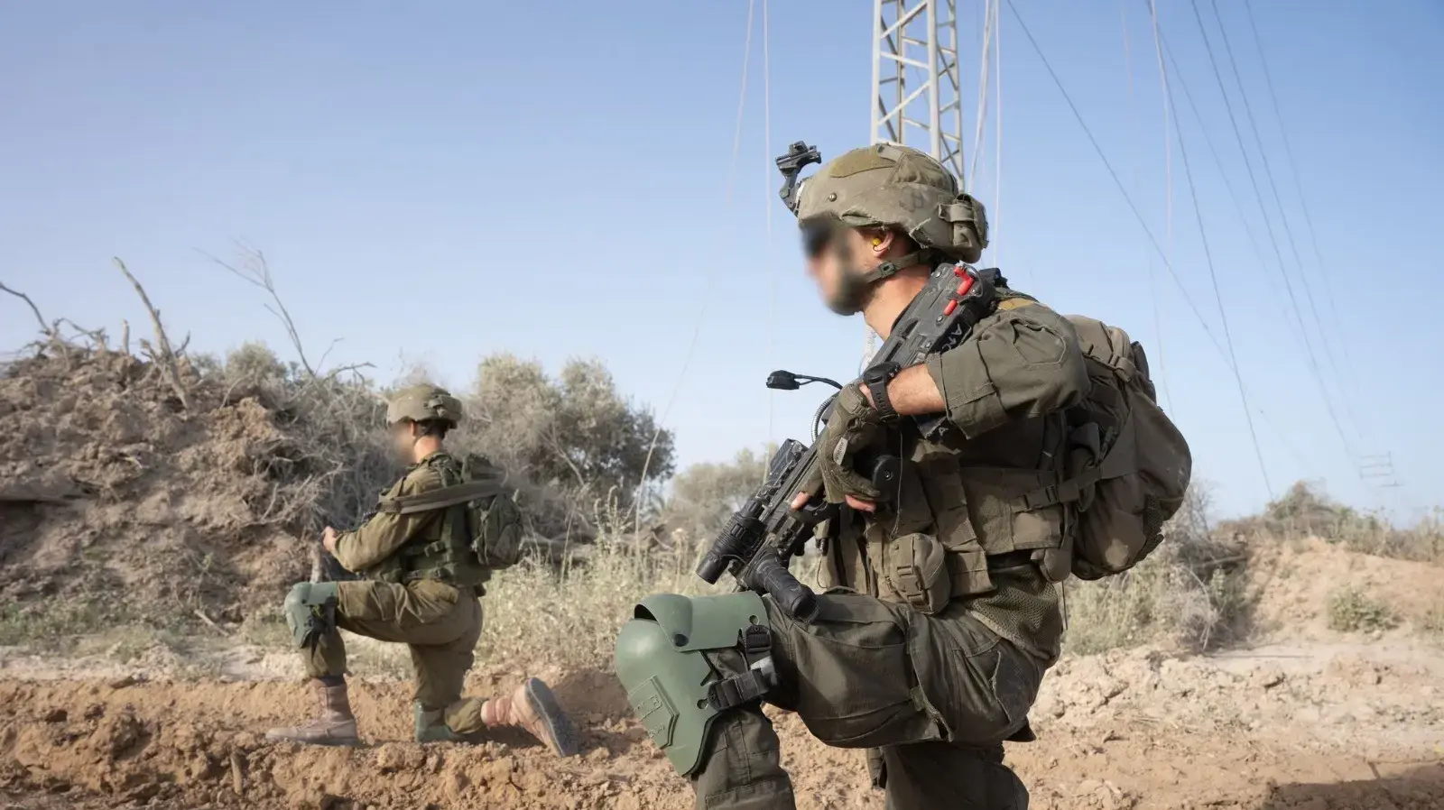תיעוד: אוגדה 162 במרחב מסדרון מרכז הרצועה - רגע לפני היציאה מעזה תיעוד: אוגדה 162 במרחב מסדרון מרכז הרצועה - רגע לפני היציאה מעזה