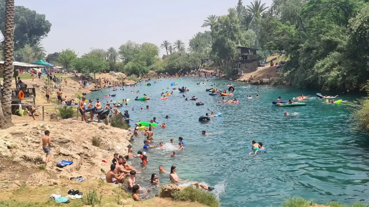 מטיילים בשמורת טבע פארק הירדן,25באפריל 2024