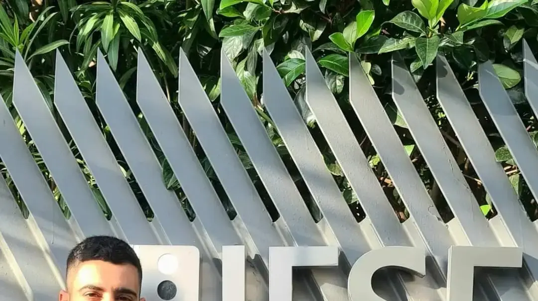 נריה אשואל ,בעל תואר בפוליטיקיה שעוכב בנמל תעופה בבריטניה.25 באפריל 2024