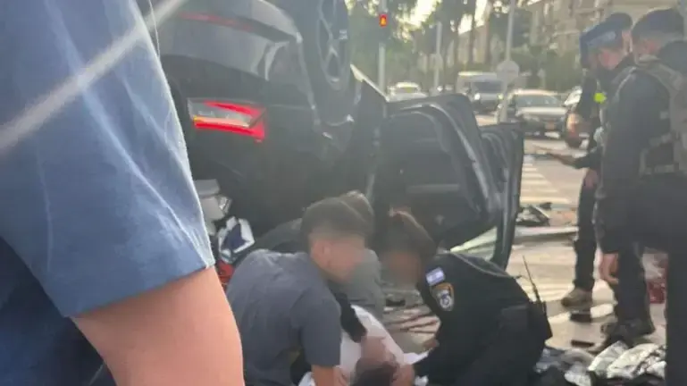 השר בן גביר מעורב בתאונת דרכים ברמלה סמוך לזירת הפיגוע השר בן גביר מעורב בתאונת דרכים ברמלה סמוך לזירת הפיגוע