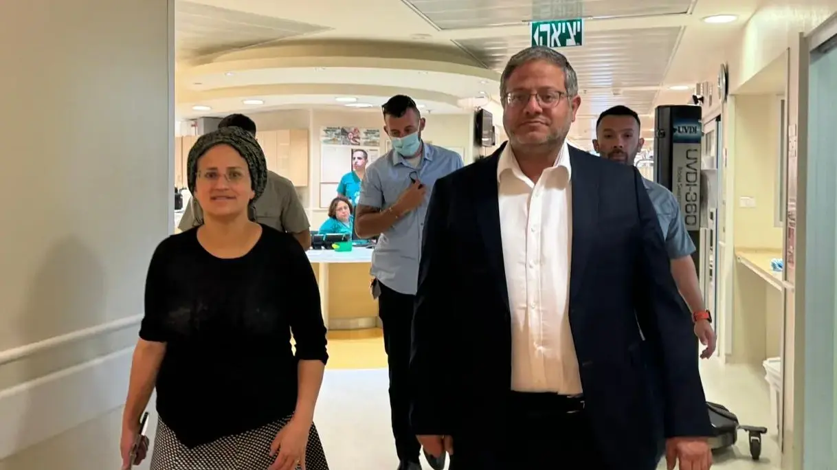 השר בן גביר יוצא מבית החולים הדסה לאחר שנפצע בתאונת דרכים, 28 באפריל 2024