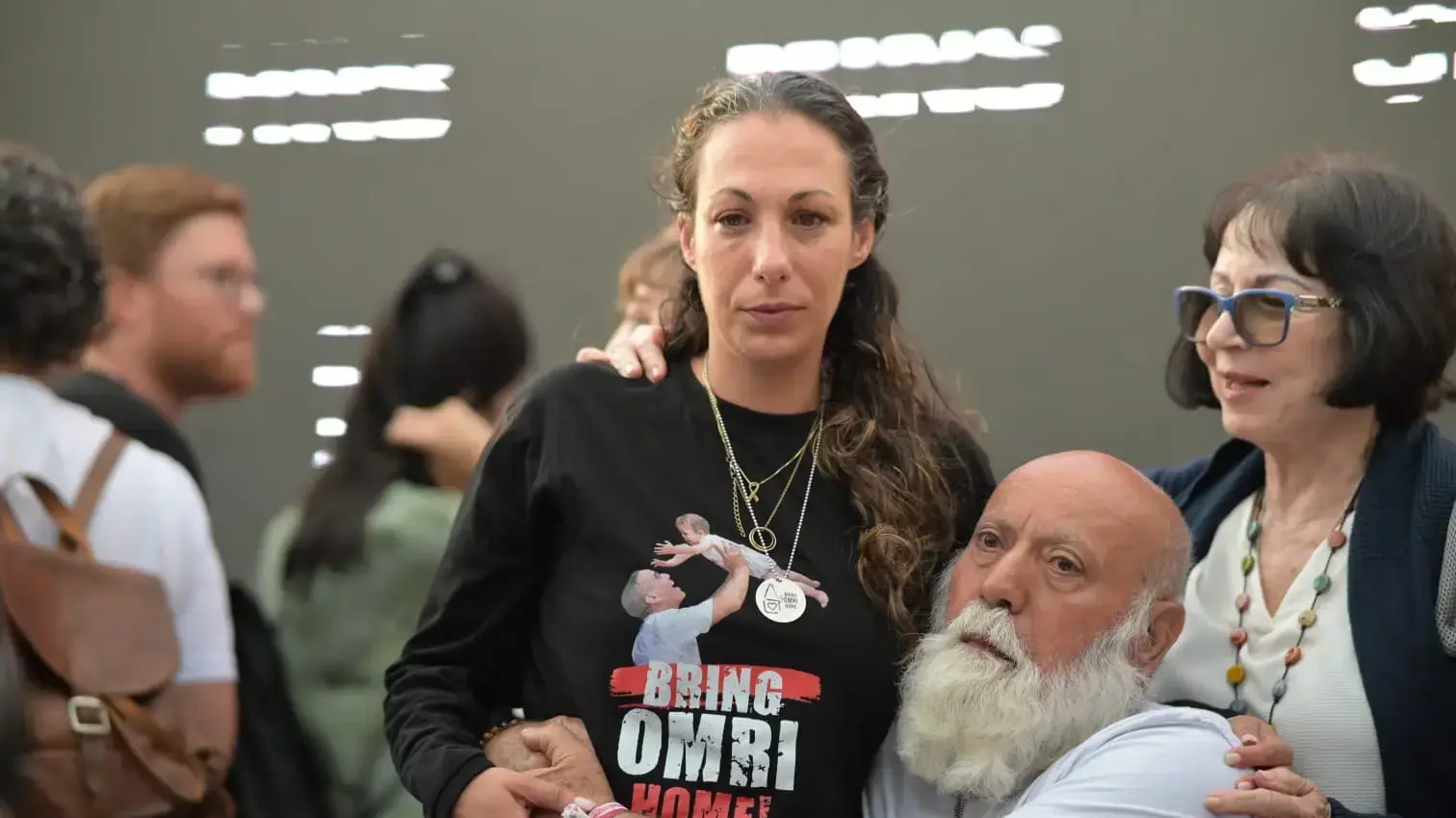 דני מירן, אביו של עמרי מירן, ולישי לביא מירן אשתו, 29 באפריל 2024 דני מירן, אביו של עמרי מירן, ולישי לביא מירן אשתו, 29 באפריל 2024