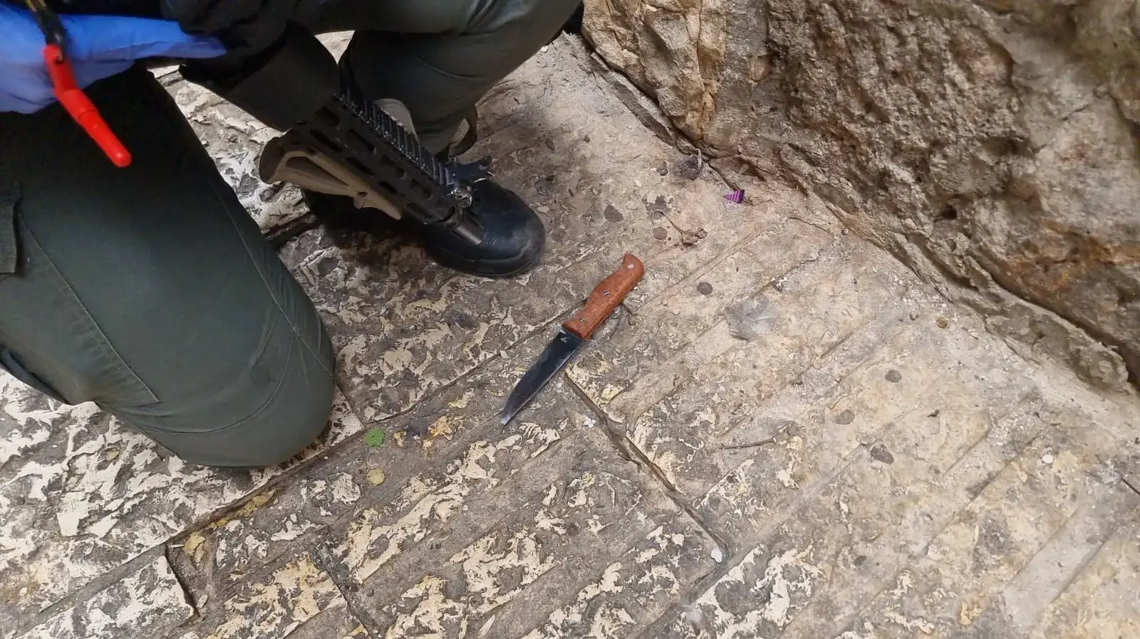 פיגוע דקירה בשער הפרחים בירושלים, החשוד בדקירה נוטרל בירי ע״י השוטרים במקום 30 באפריל 2024 פיגוע דקירה בשער הפרחים בירושלים, החשוד בדקירה נוטרל בירי ע״י השוטרים במקום 30 באפריל 2024