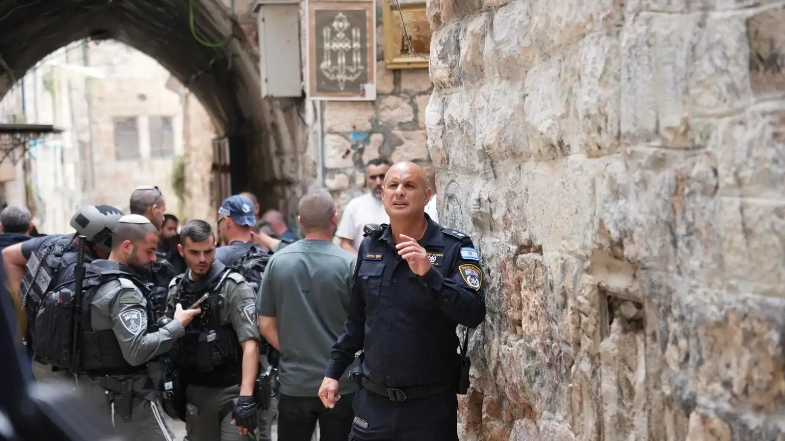 פיגוע דקירה בשער הפרחים בירושלים, החשוד בדקירה נוטרל בירי ע״י השוטרים במקום 30 באפריל 2024