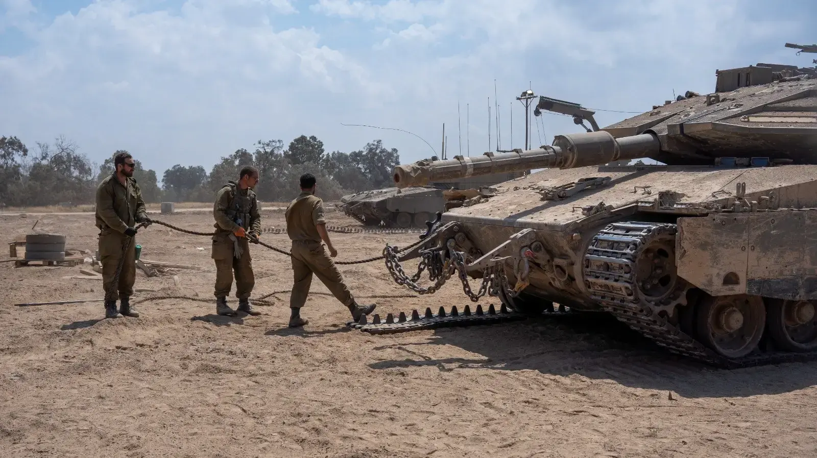אוגדה 98 ואוגדה 162 נערכות להמשך המלחמה ברצועת עזה אוגדה 98 ואוגדה 162 נערכות להמשך המלחמה ברצועת עזה