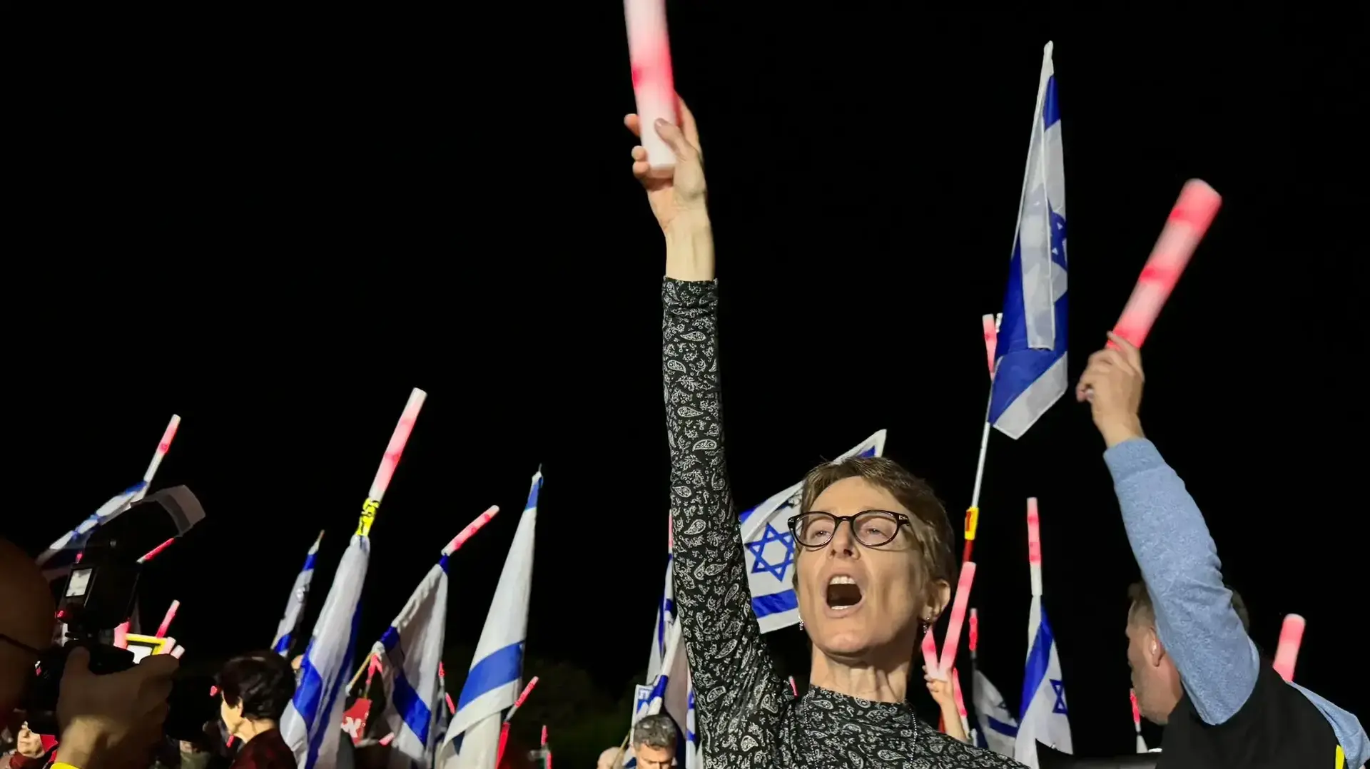 ד"ר יולנדה יבור בהפגנה מול מעון ראש הממשלה בקיסריה