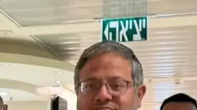השר בן גביר יוצא מבית החולים הדסה לאחר שנפצע בתאונת דרכים, 28 באפריל 2024 השר בן גביר יוצא מבית החולים הדסה לאחר שנפצע בתאונת דרכים, 28 באפריל 2024