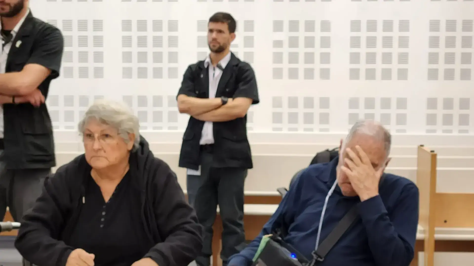 ויקטור קטן ומוניקה רעייתו