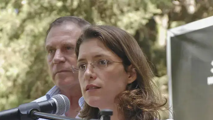 קרנית גולדווסר אשתו של החייל החטוף אהוד גולדווסר במרכז הבינתחומי בהרצליה