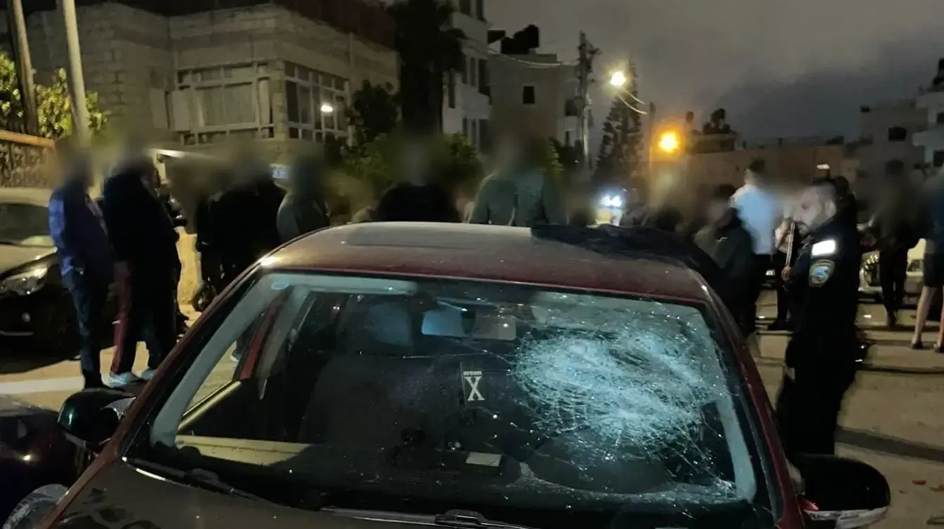 הנזק שנגרם לכלי הרכב בעקבות הקטטה בבית חנינא בירושלים, 3 במאי 2024 הנזק שנגרם לכלי הרכב בעקבות הקטטה בבית חנינא בירושלים, 3 במאי 2024