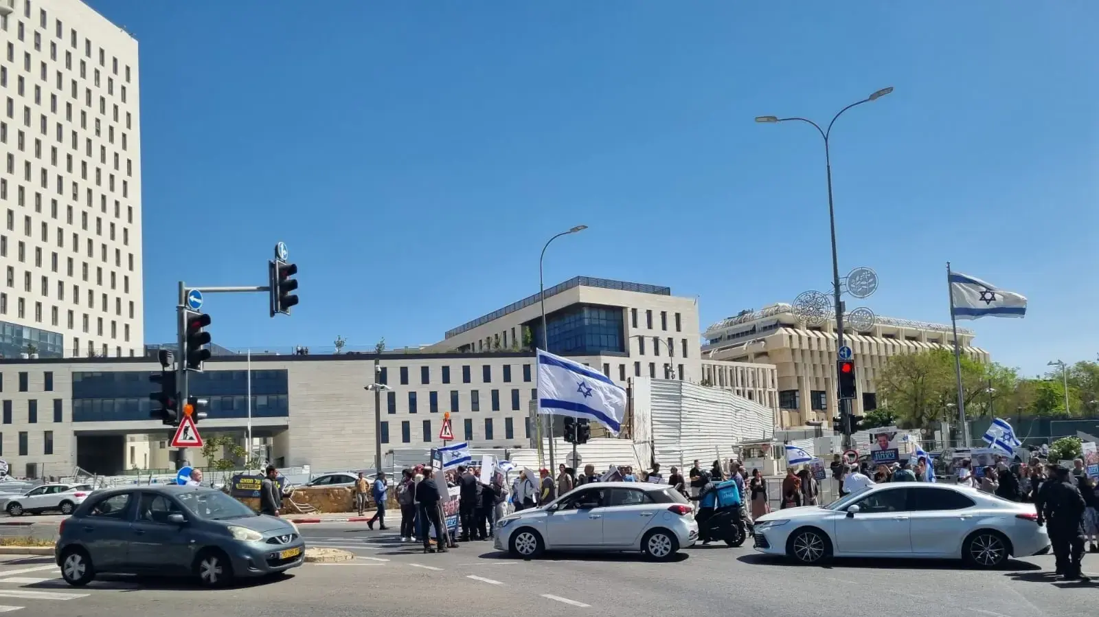 משפחות שכולות חוסמות את הכניסה לישיבת הממשלה, 5 במאי 2024 משפחות שכולות חוסמות את הכניסה לישיבת הממשלה, 5 במאי 2024