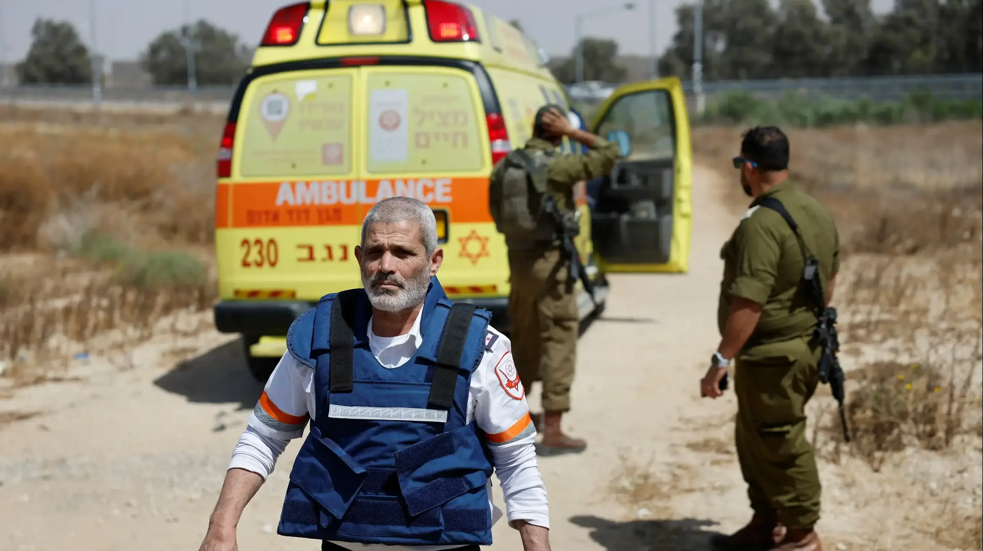 צוותים רפואיים בסמוך לכרם שלום לאחר שנורה מט"ח פצמ"רים למקום 05 במאי 2024 צוותים רפואיים בסמוך לכרם שלום לאחר שנורה מט"ח פצמ"רים למקום 05 במאי 2024