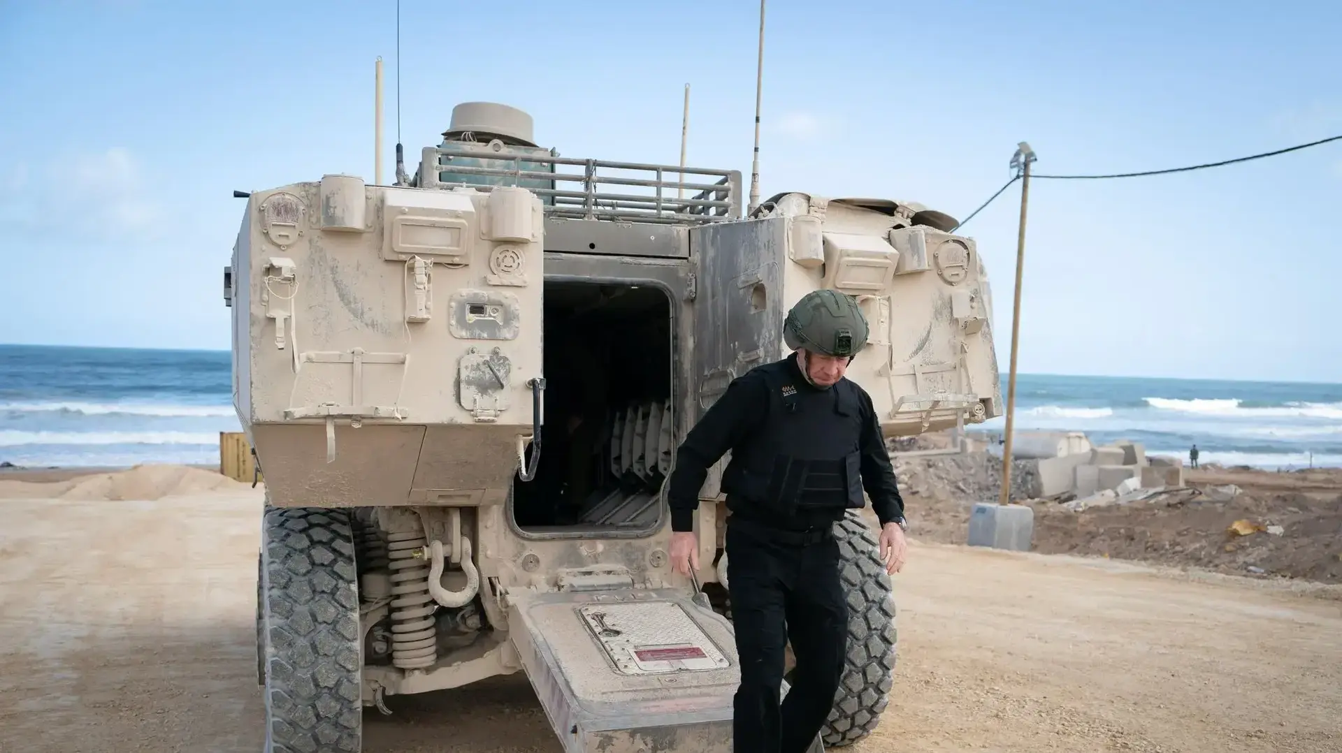 שר הביטחון גלנט ללוחמים במרכז רצועת עזה: ״מזהים סימנים שהחמאס לא מתכוון ללכת לשום מתווה" שר הביטחון גלנט ללוחמים במרכז רצועת עזה: ״מזהים סימנים שהחמאס לא מתכוון ללכת לשום מתווה"