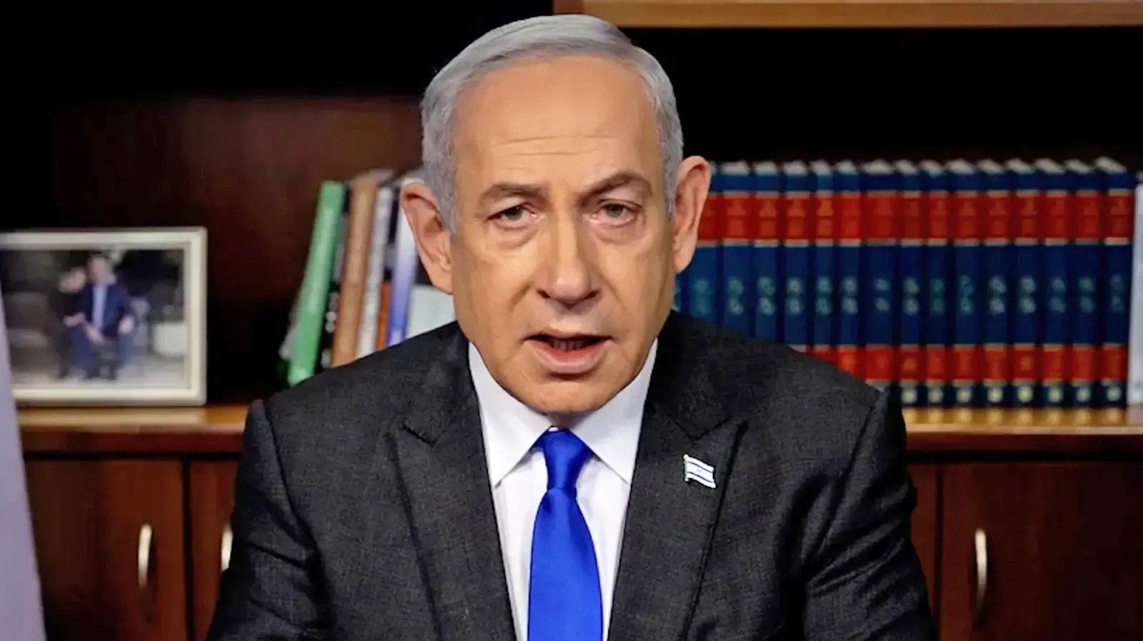 נתניהו: "בשואה היו מנהיגים בעולם שעמדו מנגד - אם לא נגן על עצמנו - אף אחד לא יגן עלינו נתניהו: "בשואה היו מנהיגים בעולם שעמדו מנגד - אם לא נגן על עצמנו - אף אחד לא יגן עלינו