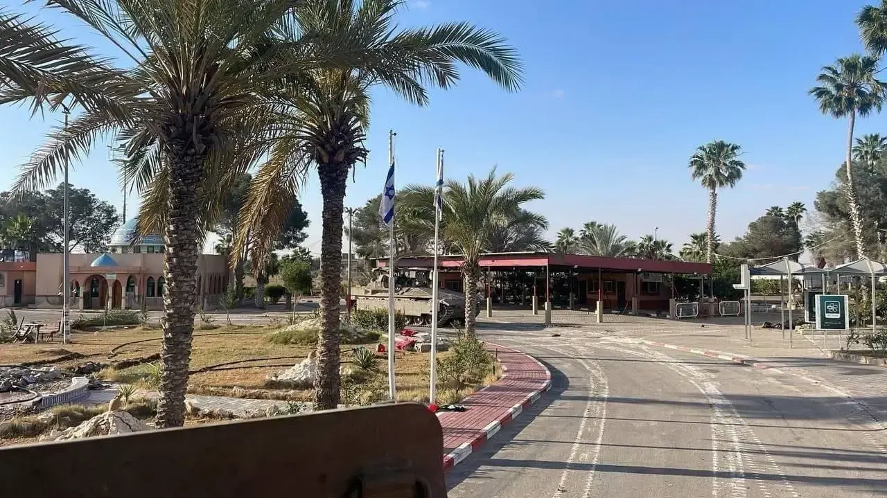 דגל ישראל במעבר רפיח, 7 במאי 2024