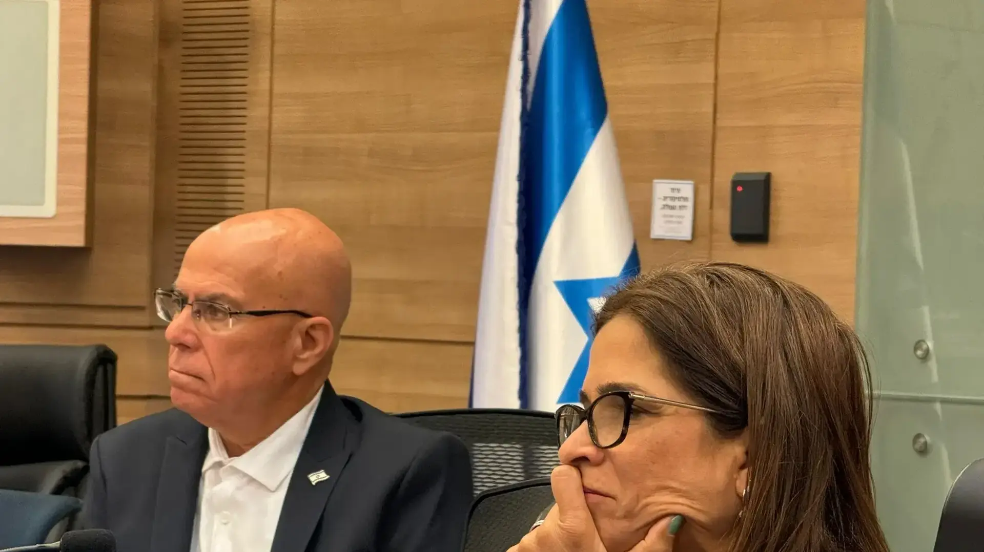 דיון בוועדה לביטחון לאומי בנושא התנהלות המשטרה נגד מפגינים סמוך למעון ראש הממשלה בנימין נתניהו בקיסריה. 7 במאי 2024 דיון בוועדה לביטחון לאומי בנושא התנהלות המשטרה נגד מפגינים סמוך למעון ראש הממשלה בנימין נתניהו בקיסריה. 7 במאי 2024