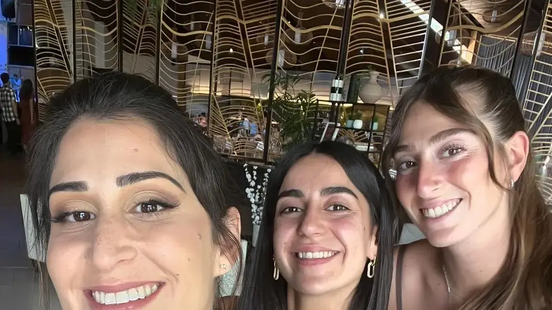 ליזה פז עם האחיות שלה תאיר והודיה דוד ליזה פז עם האחיות שלה תאיר והודיה דוד