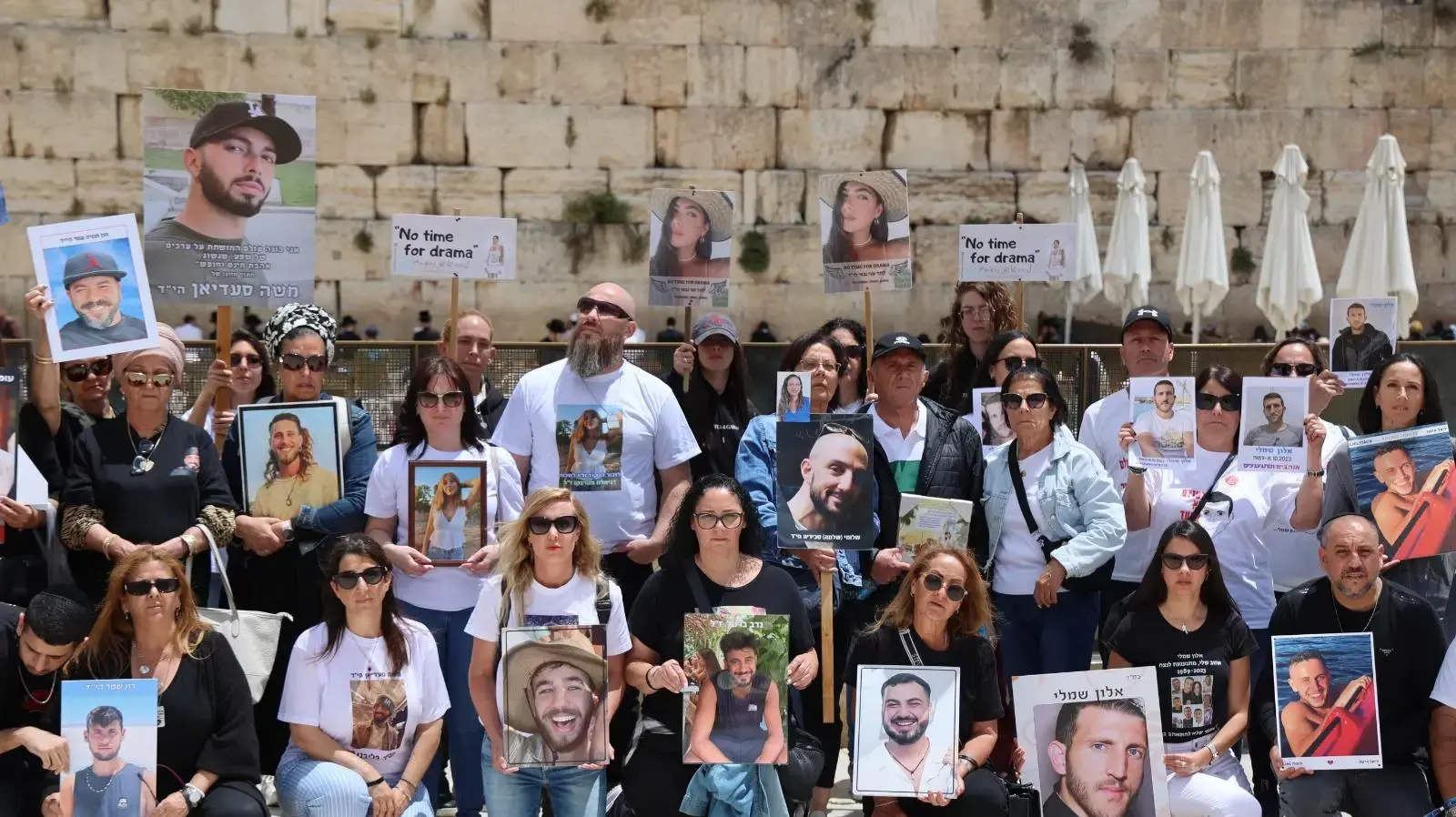 משפחות נרצחי הנובה בטקס זיכרון בכותל ירושלים משפחות נרצחי הנובה בטקס זיכרון בכותל ירושלים