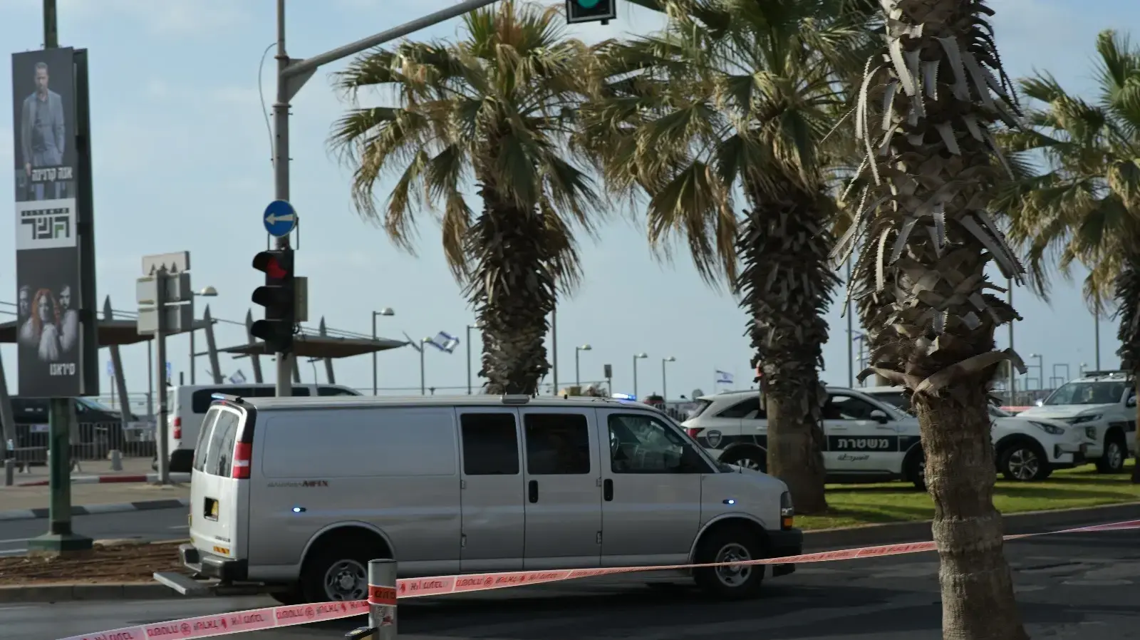 האמבולנס בשיירה של נתניהו בתל אביב האמבולנס בשיירה של נתניהו בתל אביב
