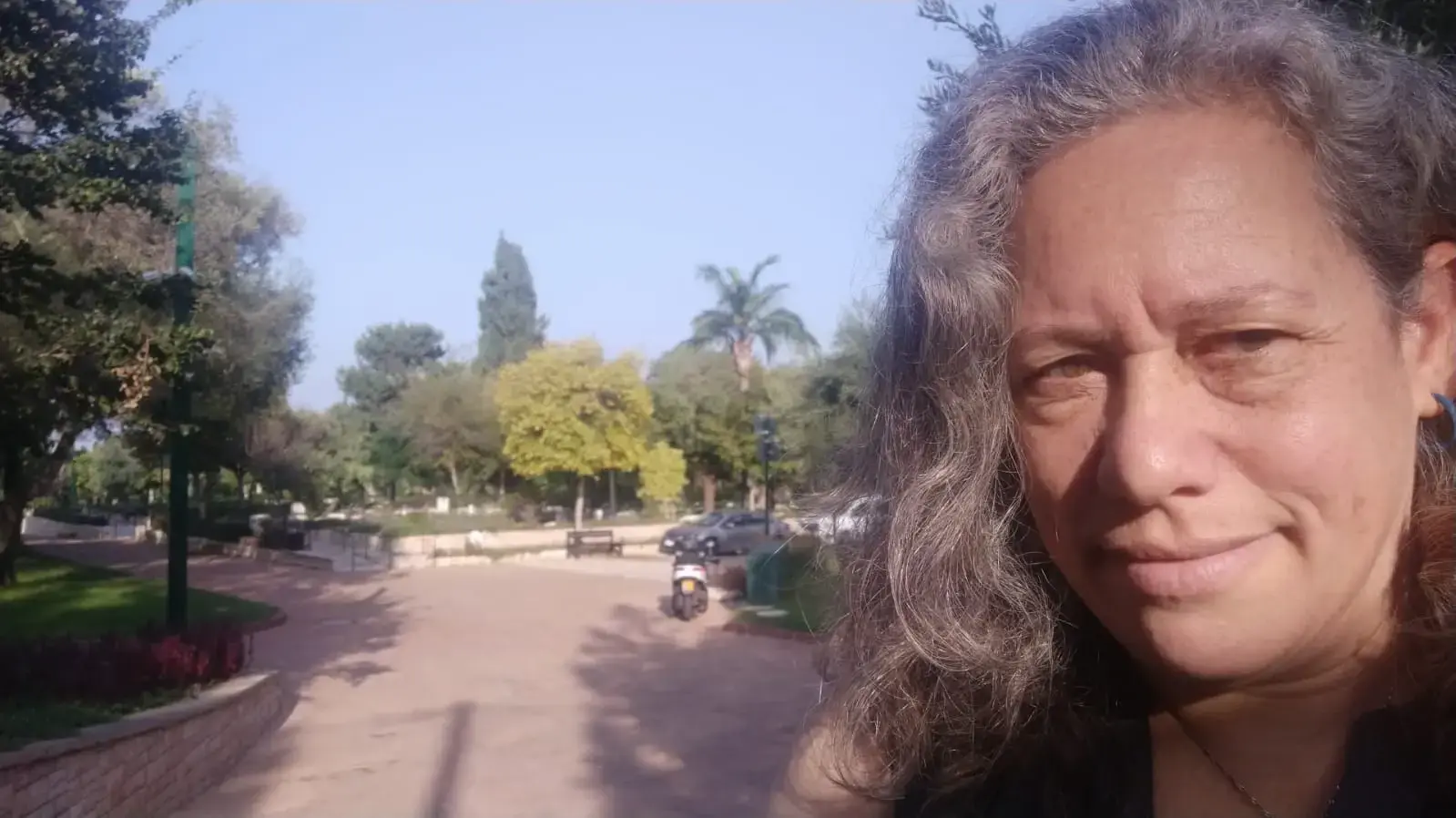 שירי ארליך, מנהלת מוזיאון הפלמ"ח, שניהלה את מערך הקבורה בקריית שאול בשבועות הראשונים של המלחמה שירי ארליך, מנהלת מוזיאון הפלמ"ח, שניהלה את מערך הקבורה בקריית שאול בשבועות הראשונים של המלחמה
