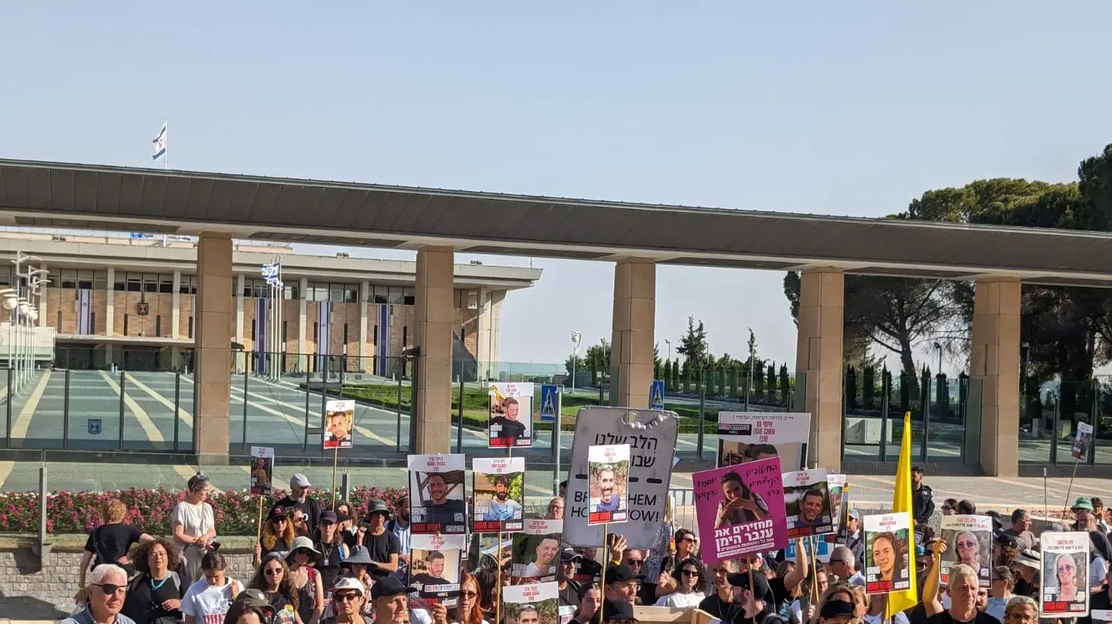 מטה המשפחות להחזרת החטופים טקס אשכבה לזכרם של החללים-החטופים, ירושלים, 9 במאי 2024 מטה המשפחות להחזרת החטופים טקס אשכבה לזכרם של החללים-החטופים, ירושלים, 9 במאי 2024