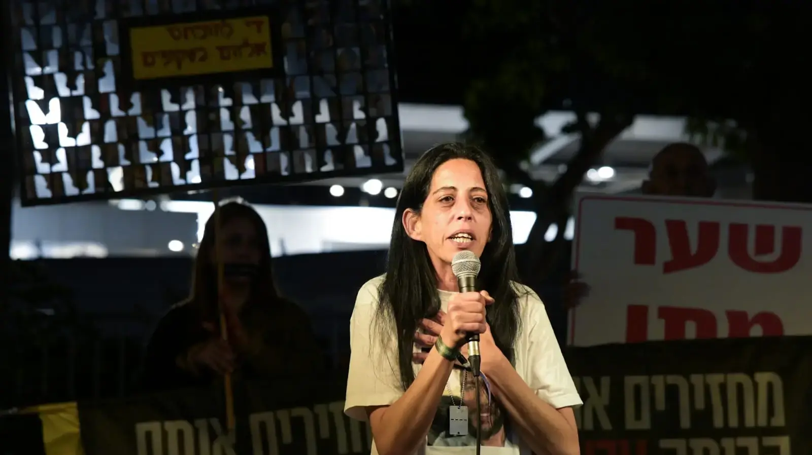 עינב צנגאוקר שבנה מתן חטוף במחאה בדרישה לקדם עסקת שחרור חטופים, שער בגין הקריה, 9 במאי 2024 עינב צנגאוקר שבנה מתן חטוף במחאה בדרישה לקדם עסקת שחרור חטופים, שער בגין הקריה, 9 במאי 2024