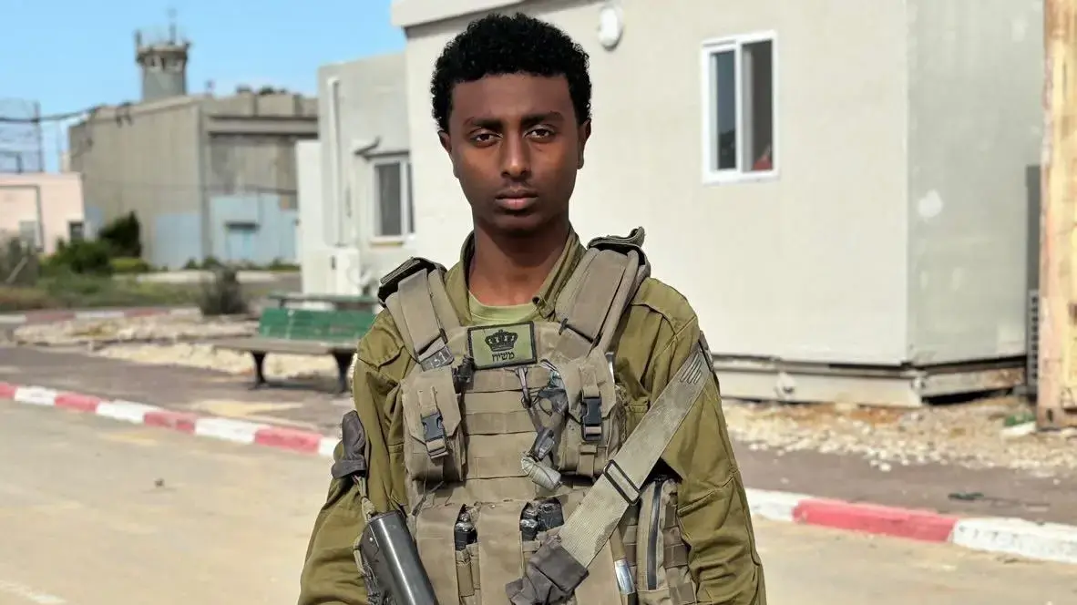 סמל יוסף דסה (Yosef Dassa), בן 19, מקרית ביאליק, לוחם בגדוד 931, חטיבת הנח״ל, נפל בקרב בצפון רצועת עזה. סמל יוסף דסה (Yosef Dassa), בן 19, מקרית ביאליק, לוחם בגדוד 931, חטיבת הנח״ל, נפל בקרב בצפון רצועת עזה.