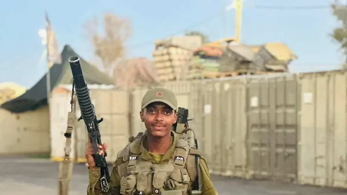 סמל ארמיאס מקוריאו (Ermiyas Mekuriyaw), בן 19, מבאר שבע, לוחם בגדוד 931, חטיבת הנח״ל, נפל בקרב בצפון רצועת עזה. סמל ארמיאס מקוריאו (Ermiyas Mekuriyaw), בן 19, מבאר שבע, לוחם בגדוד 931, חטיבת הנח״ל, נפל בקרב בצפון רצועת עזה.