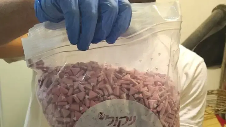תפיסת קוקאין ברכב בירושלים, הובילה את בלשי ימ״ר ירושלים לחשיפת נשק, חומרי נפץ, סמים ועוד - בפתח תקוה. תפיסת קוקאין ברכב בירושלים, הובילה את בלשי ימ״ר ירושלים לחשיפת נשק, חומרי נפץ, סמים ועוד - בפתח תקוה.