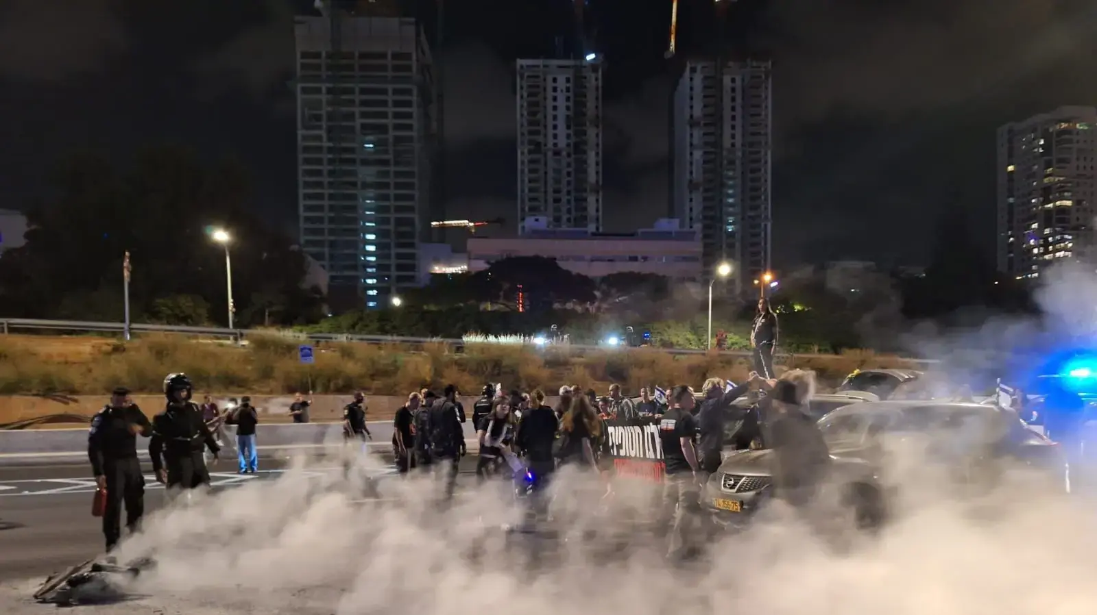 משפחות חטופים חוסמות את איילון 11 במאי 2024 משפחות חטופים חוסמות את איילון 11 במאי 2024