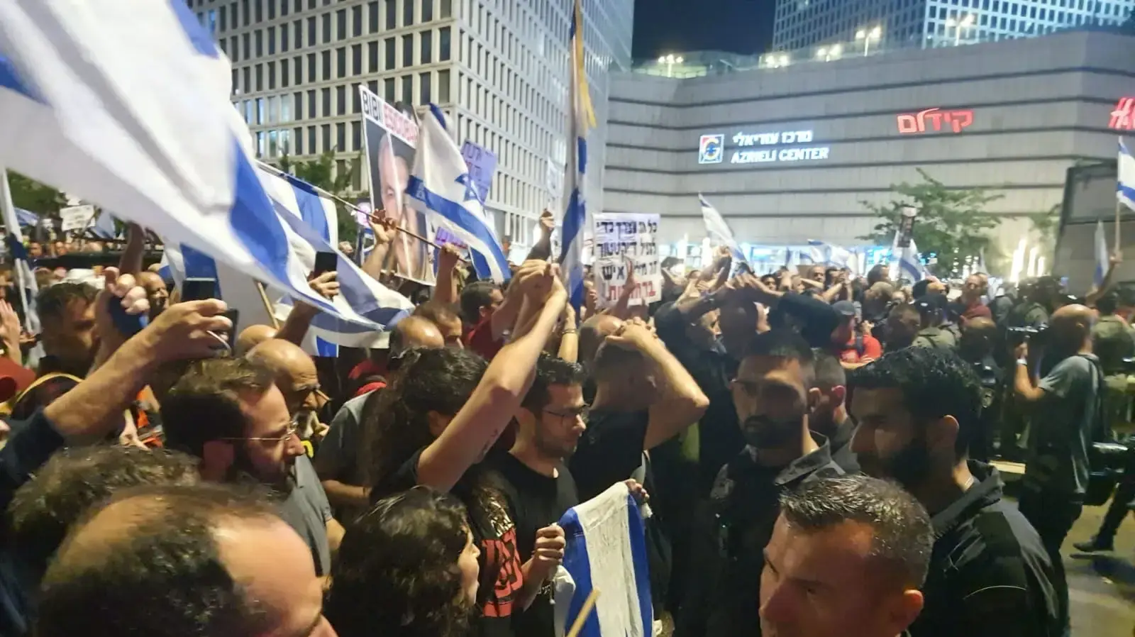 הפגנה נגד הממשלה ובעד קיום בחירות בקפלן תל אביב 11 במאי 2024 הפגנה נגד הממשלה ובעד קיום בחירות בקפלן תל אביב 11 במאי 2024