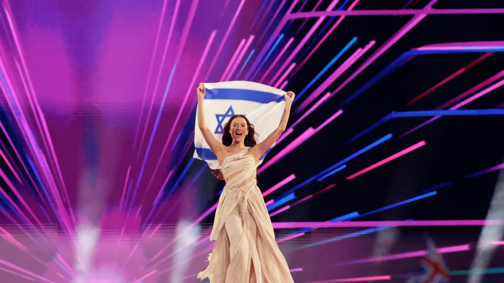 עדן גולן נציגת ישראל על במת גמר האירויזיון 11 במאי 2024 עדן גולן נציגת ישראל על במת גמר האירויזיון 11 במאי 2024