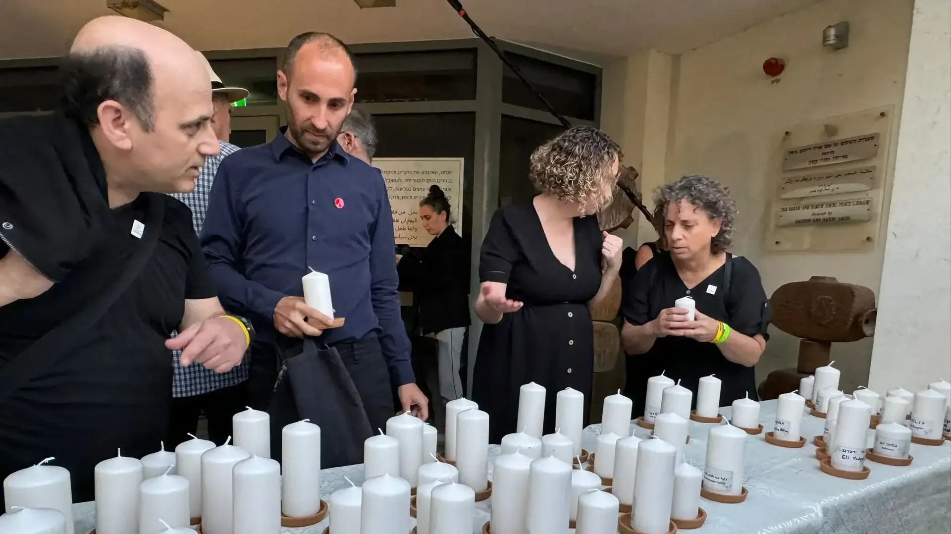 טקס יום הזיכרון הישראלי-פלסטיני - בלי פלסטינים: כך נערך האירוע השנה.12 במאי 2024 טקס יום הזיכרון הישראלי-פלסטיני - בלי פלסטינים: כך נערך האירוע השנה.12 במאי 2024