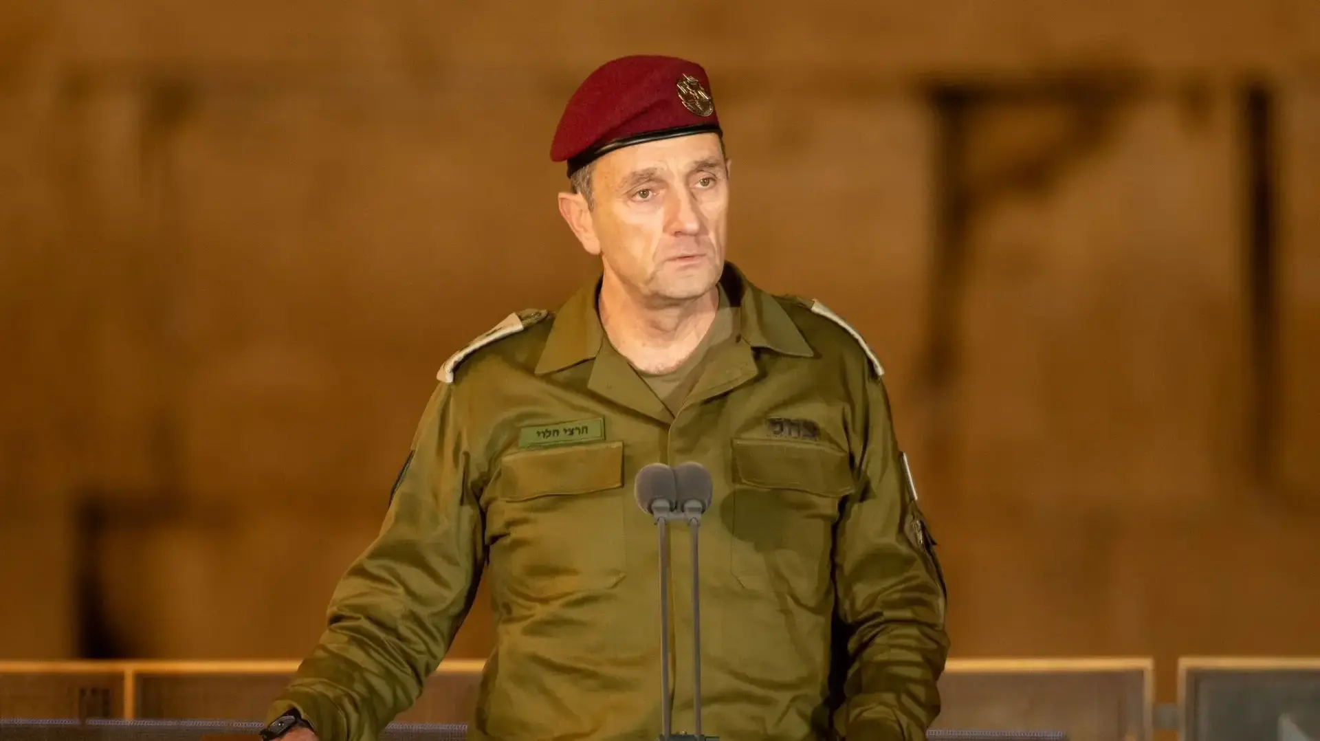 הרמטכ"ל -הרצי הלוי בטקס ממלכת הדלקת נר זכרון בכותל הרמטכ"ל -הרצי הלוי בטקס ממלכת הדלקת נר זכרון בכותל