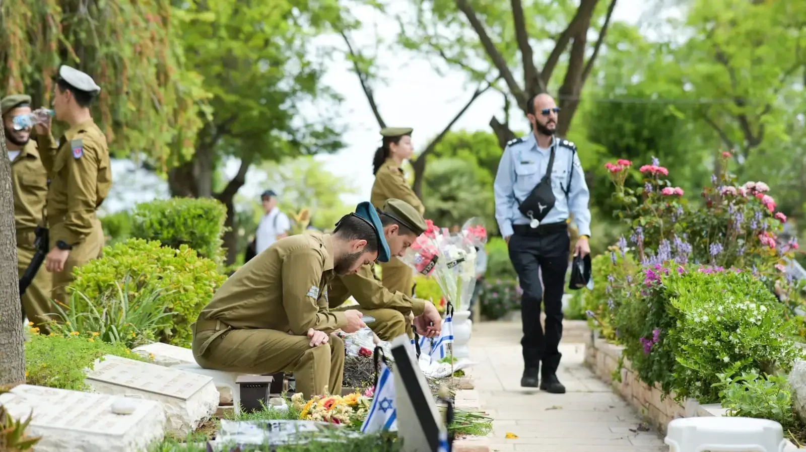 טקס יום הזיכרון בבית העלמין הצבאי, חולון, 13 במאי 2024