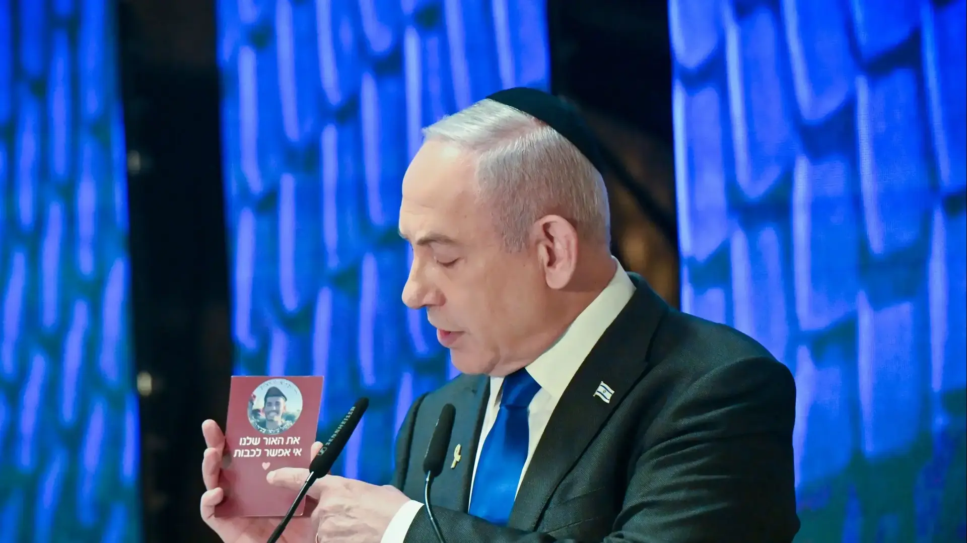 ראש הממשלה בנימין נתניהו בטקס הממלכתי לחללי מערכות ישראל, הר הרצל, 13 במאי 2024 ראש הממשלה בנימין נתניהו בטקס הממלכתי לחללי מערכות ישראל, הר הרצל, 13 במאי 2024