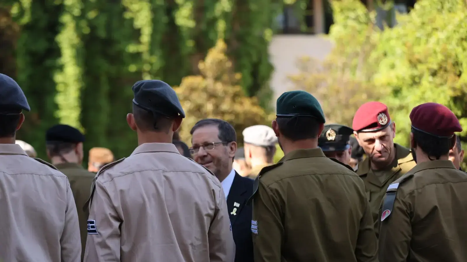 הרצוג נשיא המדינה פותח את טקס החיילים המצטיינים לציון יום העצמאות ה-76 של מדינת ישראל הרצוג נשיא המדינה פותח את טקס החיילים המצטיינים לציון יום העצמאות ה-76 של מדינת ישראל