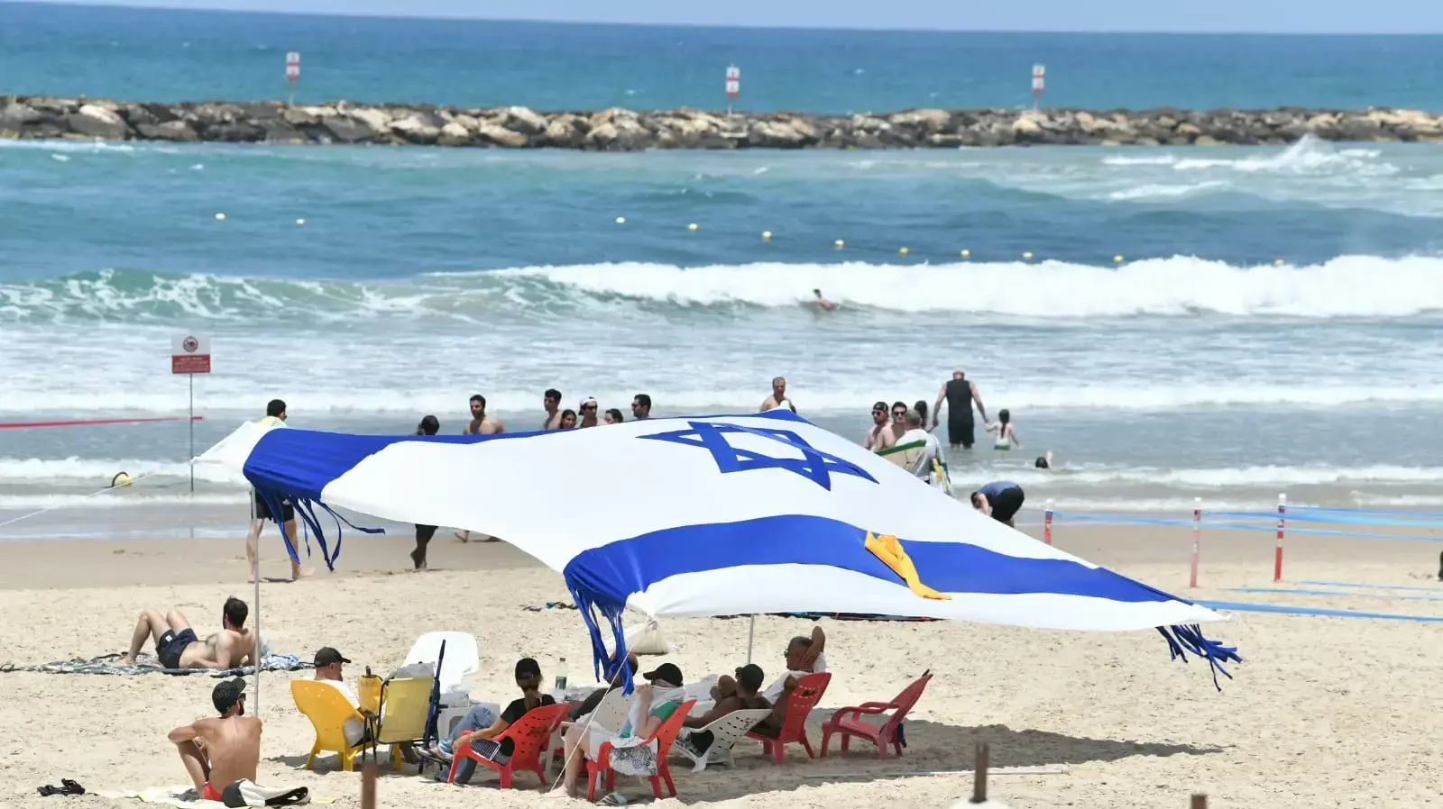 חגיגות העצמאות בפארק צ'ארלס קלור בתל אביב יפו 14 במאי 2024 חגיגות העצמאות בפארק צ'ארלס קלור בתל אביב יפו 14 במאי 2024