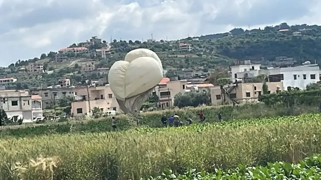 בלון תצפית של צה"ל נפגע מהשיגורים בגליל המערבי ונפל בלבנון בלון תצפית של צה"ל נפגע מהשיגורים בגליל המערבי ונפל בלבנון