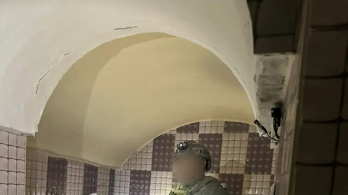 קצין המודיעין של אוגדה 98 בתוך מנהרה בעזה קצין המודיעין של אוגדה 98 בתוך מנהרה בעזה