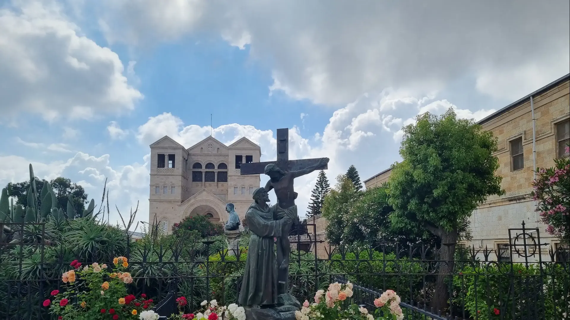 חצר כנסיית ההתגלות שעל התבור חצר כנסיית ההתגלות שעל התבור