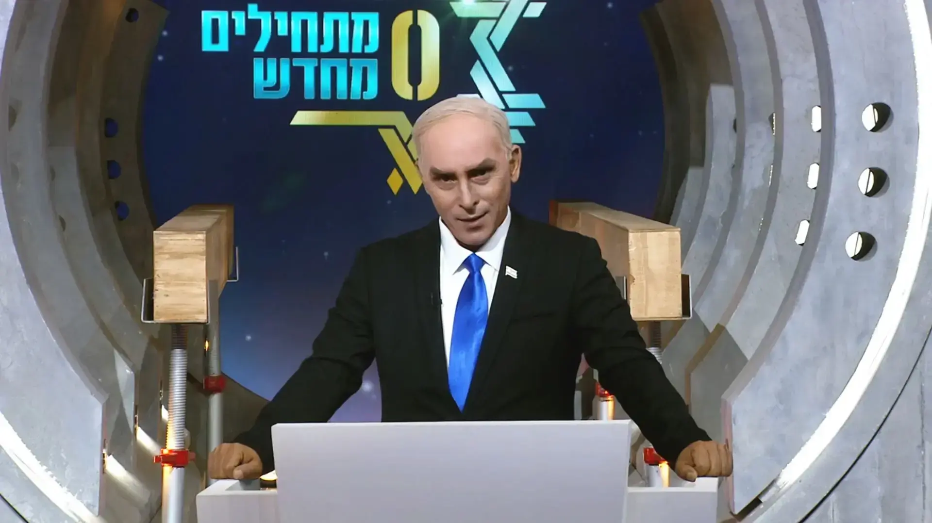 מריאנו אידלמן בתפקיד בנימין נתניהו, ארץ נהדרת - סיום עונה 2024 מריאנו אידלמן בתפקיד בנימין נתניהו, ארץ נהדרת - סיום עונה 2024