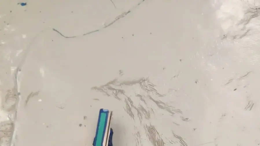 חומר החשוד כסם מוסלק בתוך חבילת צלחות פלסטיק נתפס בבית הסוהר צלמון חומר החשוד כסם מוסלק בתוך חבילת צלחות פלסטיק נתפס בבית הסוהר צלמון