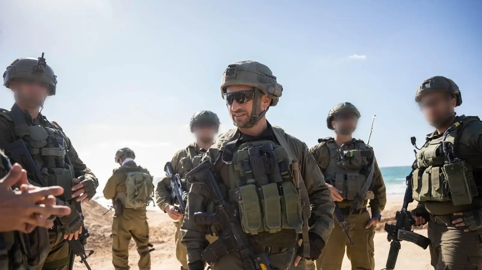 חיבור הרציף הצף לסיוע ההומניטרי ברצועת עזה הושלם ; בימים הקרובים תחל כניסת משאיות
חיבור הרציף הצף לסיוע ההומניטרי ברצועת עזה הושלם ; בימים הקרובים תחל כניסת משאיות