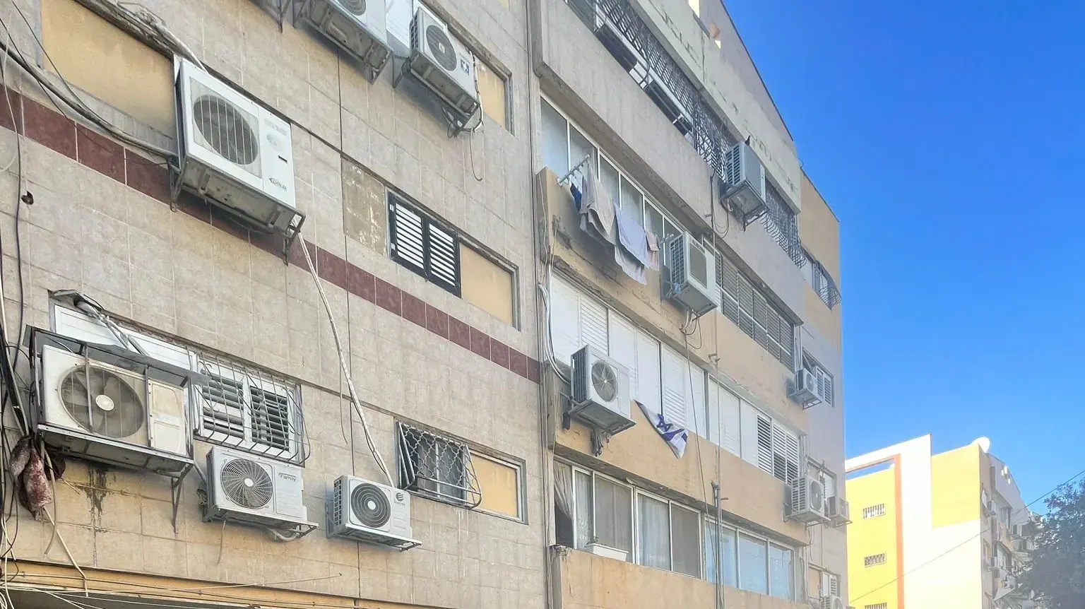 אירוע התנדבות מרגש התקיים בעיר לוד במהלכו בני משפחתו וחבריו מהצוות של רס"ן איליי לוי שנפל בלחימה בעזה שיפצו וניקו שכונה בעיר יחד עם תושביה בליווי עמותת "עושים שכונה". אירוע התנדבות מרגש התקיים בעיר לוד במהלכו בני משפחתו וחבריו מהצוות של רס"ן איליי לוי שנפל בלחימה בעזה שיפצו וניקו שכונה בעיר יחד עם תושביה בליווי עמותת "עושים שכונה".