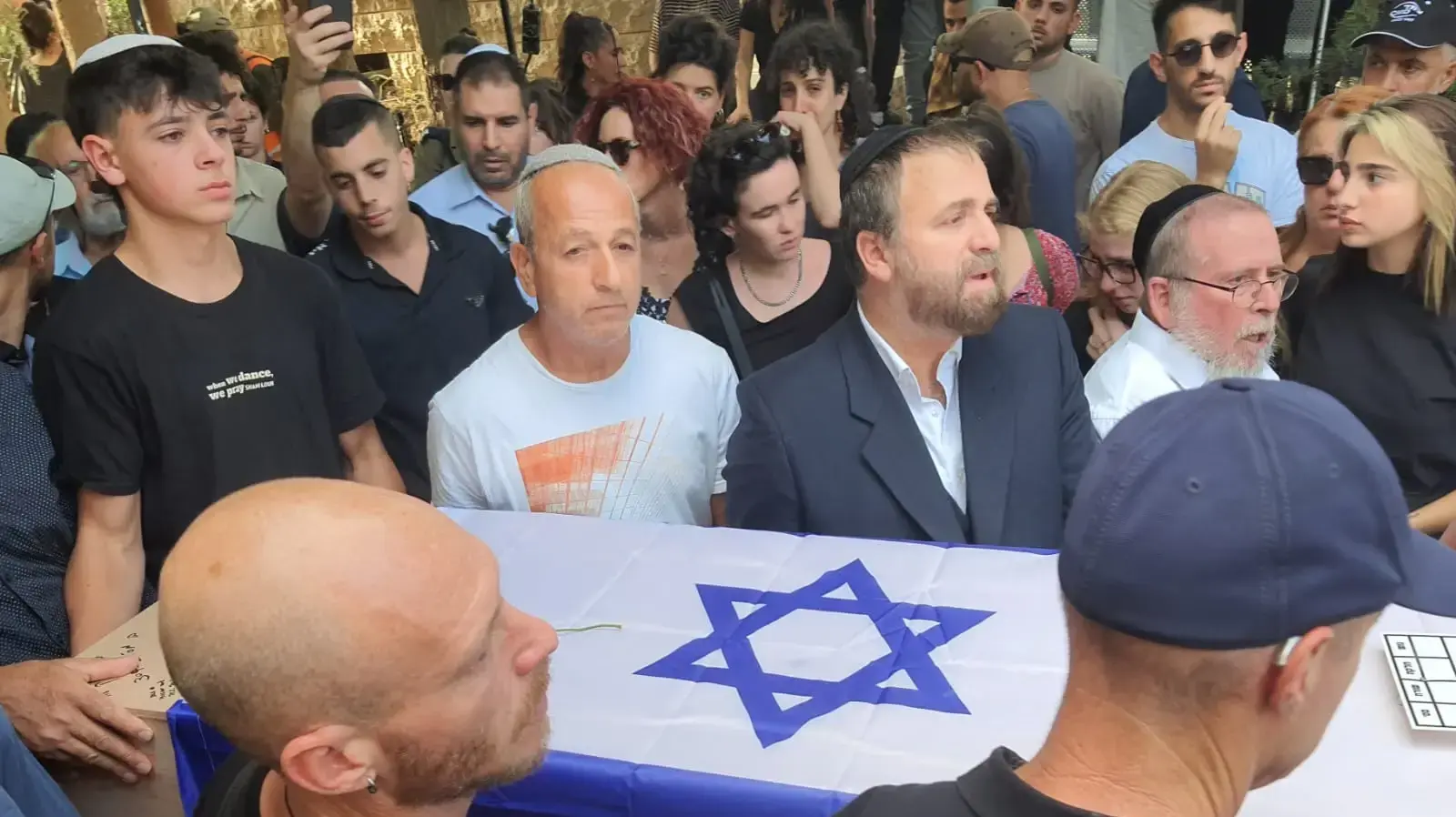 לוויה של שני לוק לוויה של שני לוק
