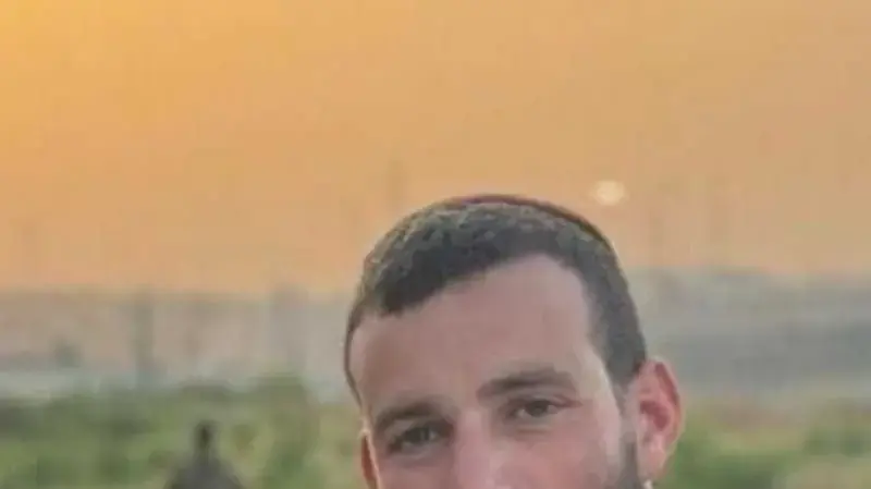 סרן ישראל יודקין, מכפר חב"ד, לוחם בחטיבת כפיר, נפל בקרב בצפון רצועת עזה, בן 22 בנופלו.
סרן ישראל יודקין, מכפר חב"ד, לוחם בחטיבת כפיר, נפל בקרב בצפון רצועת עזה, בן 22 בנופלו.