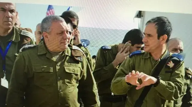 תא"ל במיל' צביקה חיימוביץ. לשעבר מפקד מערך הגנה אווירית עם גדי איזנקוט תא"ל במיל' צביקה חיימוביץ. לשעבר מפקד מערך הגנה אווירית עם גדי איזנקוט