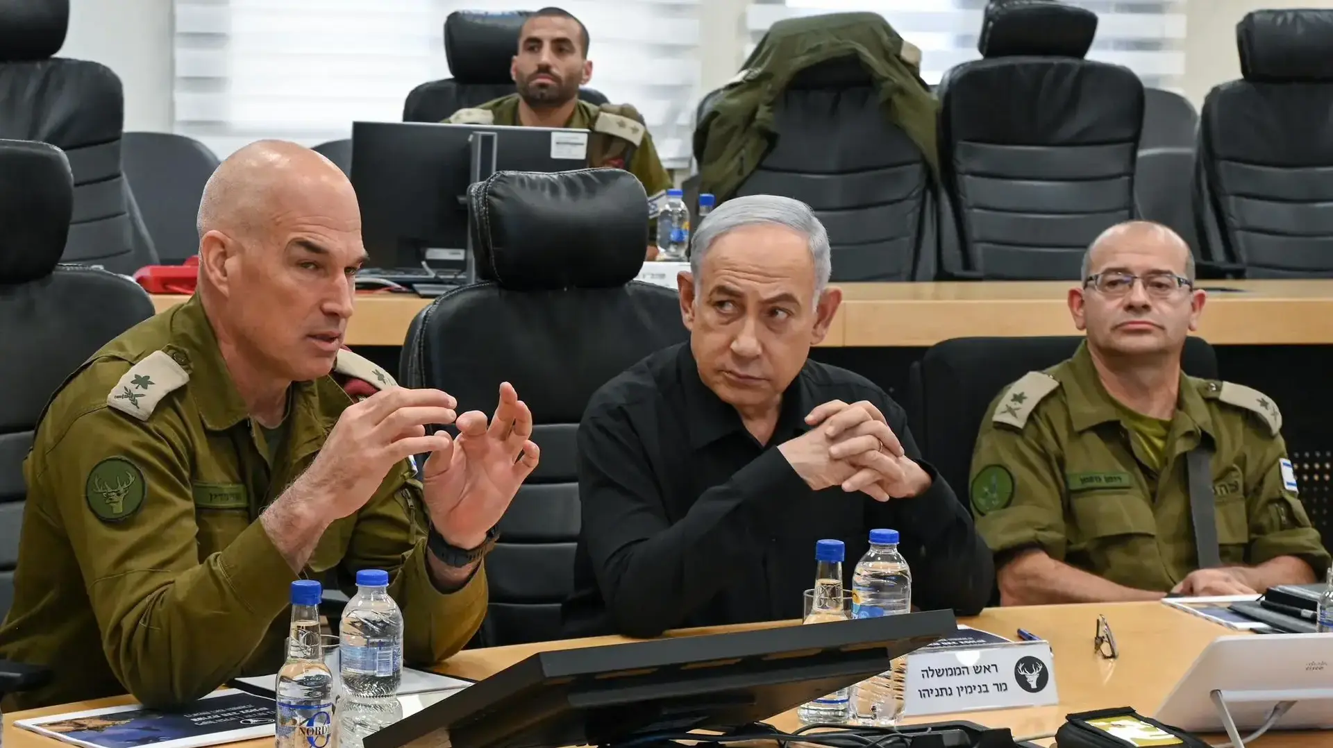 ראש הממשלה בנימין נתניהו בפיקוד הצפון: ״אנחנו פועלים כל הזמן בחזית הצפון - יש לנו תכניות מפורטות, חשובות, אפילו מפתיעות״. 23 במאי 2024 ראש הממשלה בנימין נתניהו בפיקוד הצפון: ״אנחנו פועלים כל הזמן בחזית הצפון - יש לנו תכניות מפורטות, חשובות, אפילו מפתיעות״. 23 במאי 2024